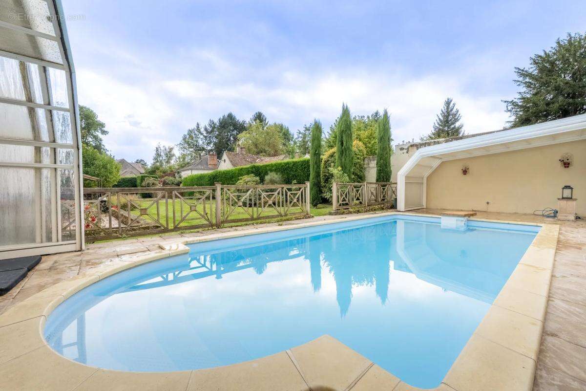 Maison à LA CELLE-LES-BORDES