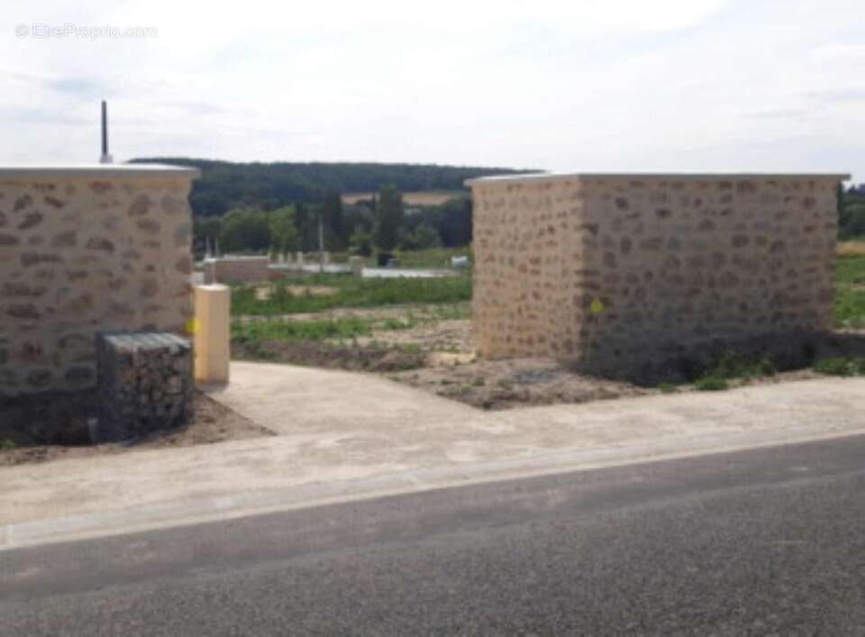 Terrain à SAINT-CYR-SOUS-DOURDAN