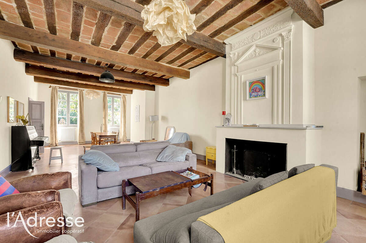 Exclusivité l'Adresse - Le BURGAUD - Maison de maître d'environ 290 m² avec parc arboré de 2 492 m², pigeonnier et dépendances - photo 5
