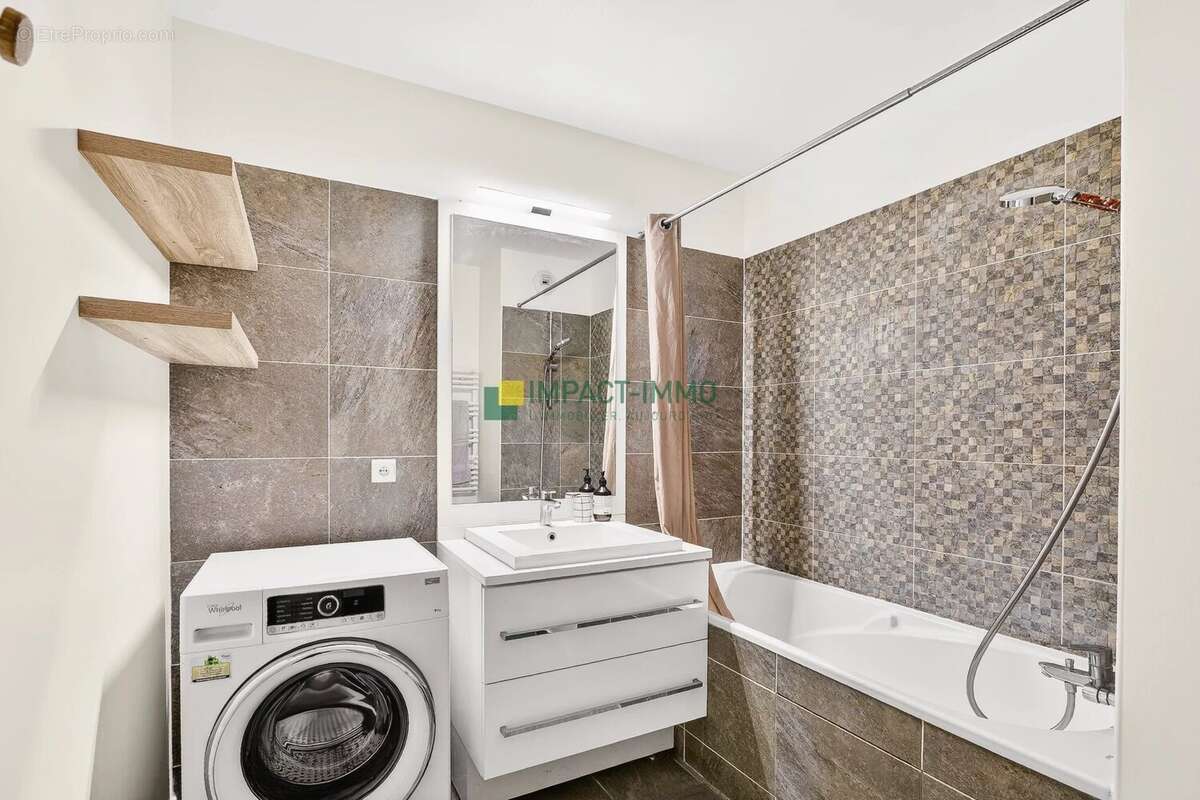 Appartement à LA GARENNE-COLOMBES