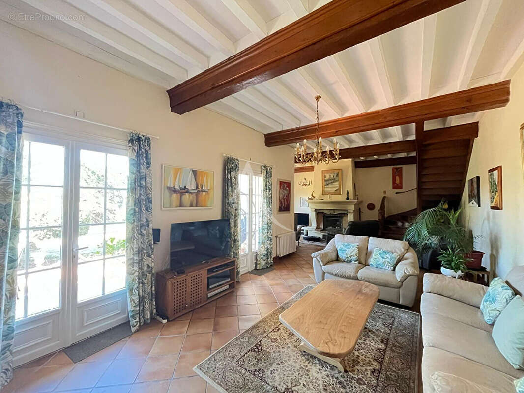Grande maison de 182m² avec 4 chambres, piscine et sous-sol complet sur la commune de Rabastens ! - photo 3