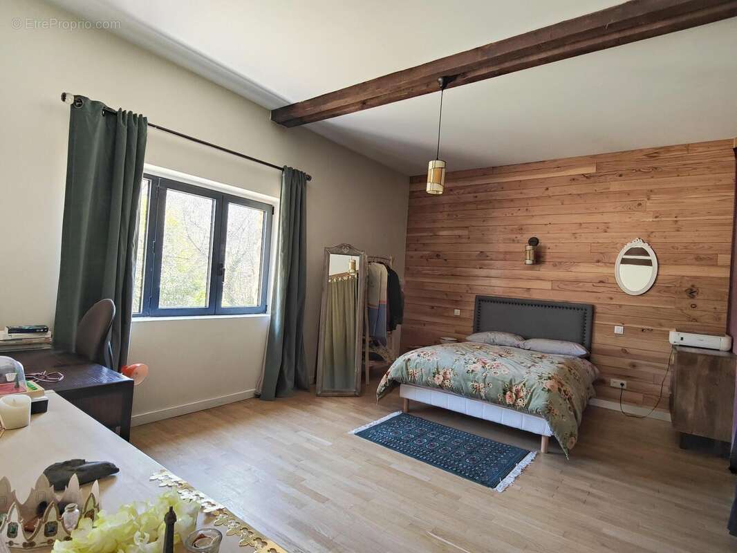 Maison 179 m² à Saint-Leonard-De-Noblat  - photo 9