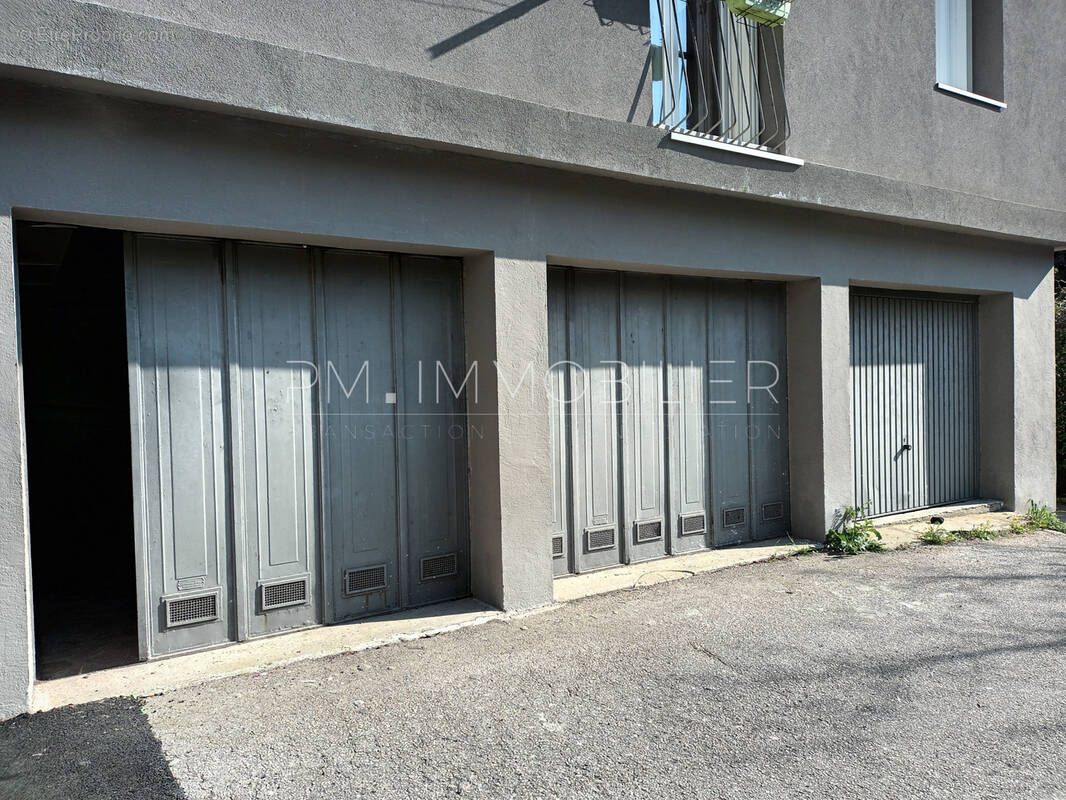 Parking à MARSEILLE-9E
