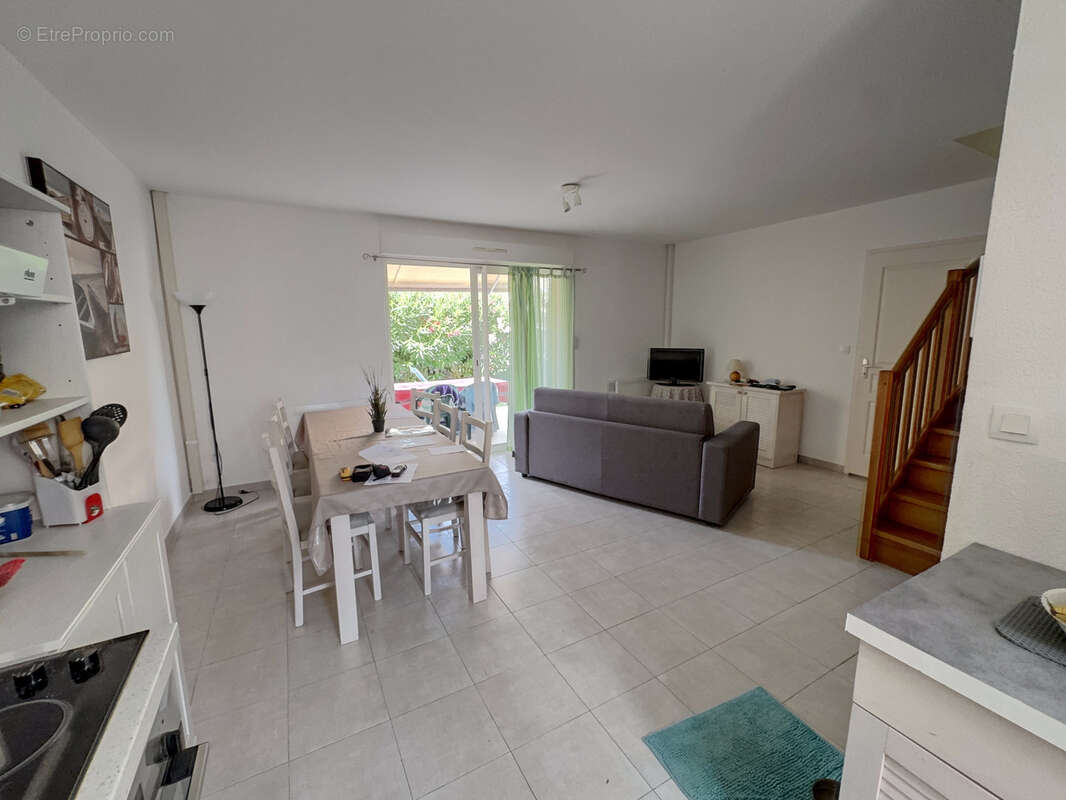 Appartement 76 m² à Santa-Maria-Poggio  - photo 2