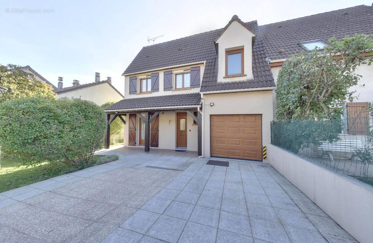 Maison à TREMBLAY-EN-FRANCE