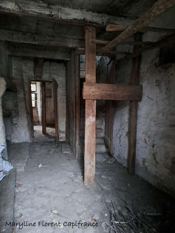 Batisse de caractère en pierre à rénover  SAUVAGNAT SAINTE MARTHE (63) - photo 6