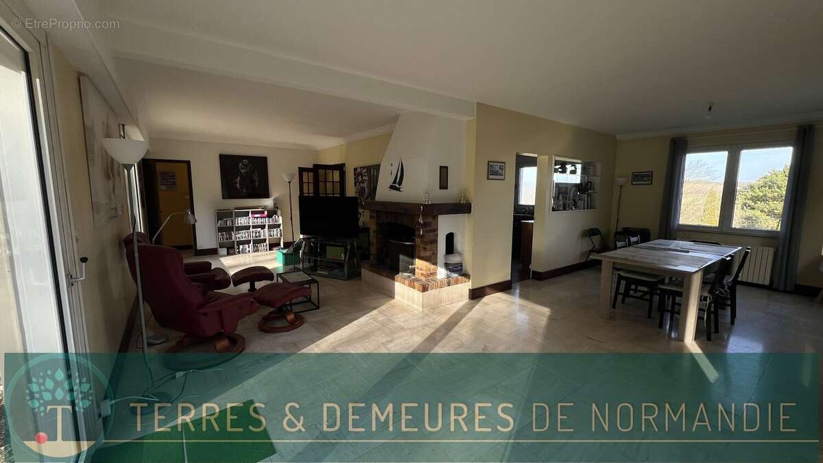 Maison à PONTS-ET-MARAIS