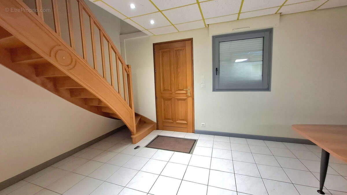 Commerce à FERRIERES