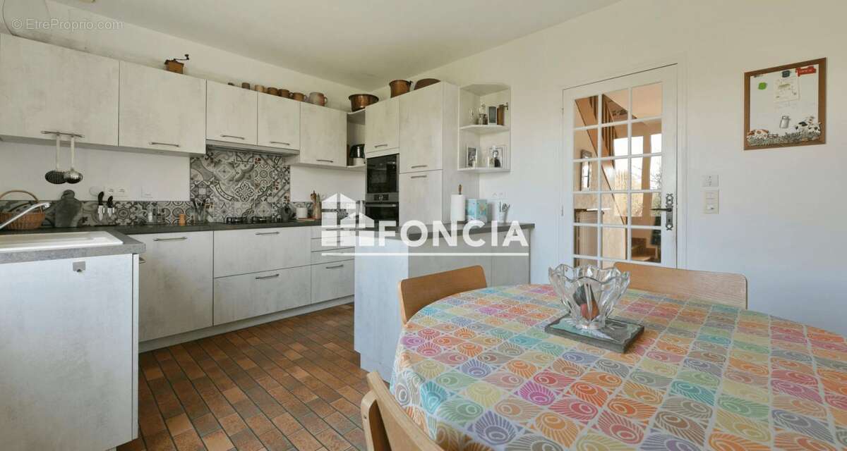 Maison à FRESNAY-SUR-SARTHE