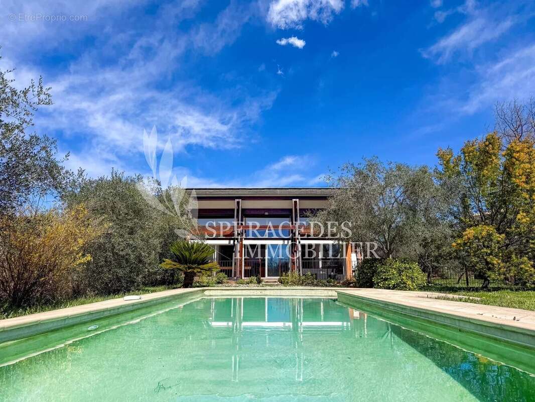 Maison à SAINT-CEZAIRE-SUR-SIAGNE