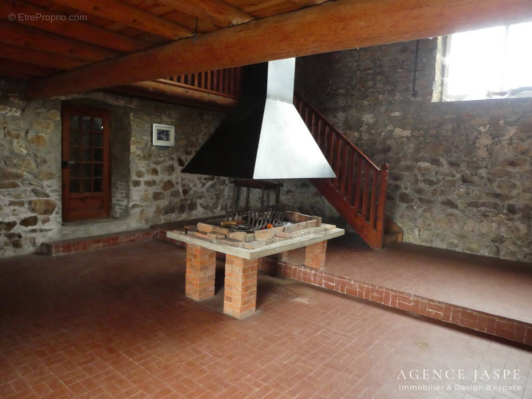 Maison à SAINT-HILAIRE-CUSSON-LA-VALMITTE