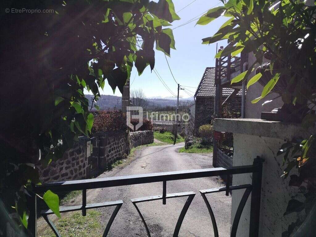 Maison à AYDAT
