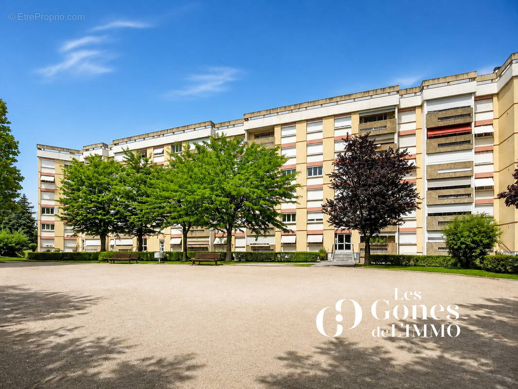 Ecully   Appartement T4 de 74 m2 avec balcon et cave - photo 8