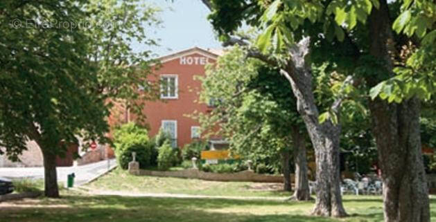 Commerce à SAINT-VALLIER-DE-THIEY