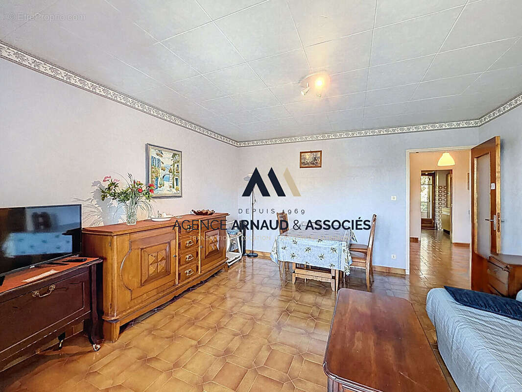 Appartement à SAINT-CYR-SUR-MER
