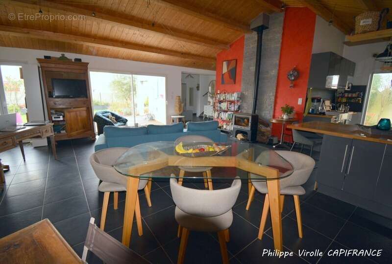 Maison à vendre 5 pièces CHERAY (17) 350 000 € - photo 3