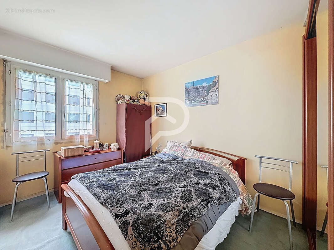 Appartement à COURBEVOIE