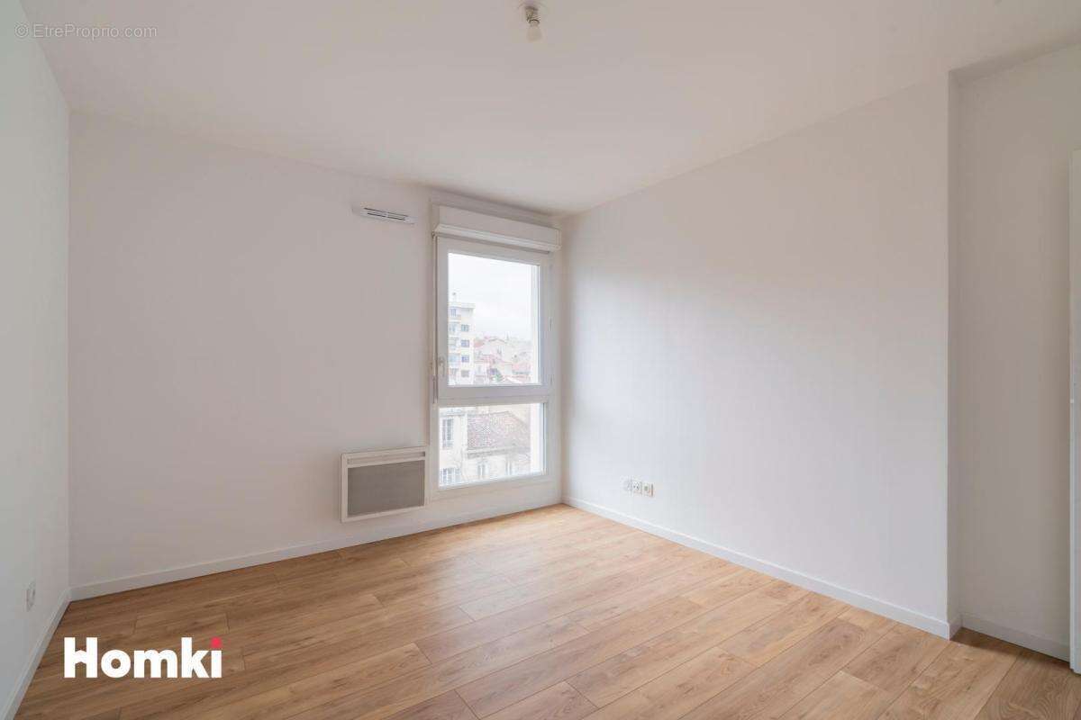 Appartement à MARSEILLE-5E
