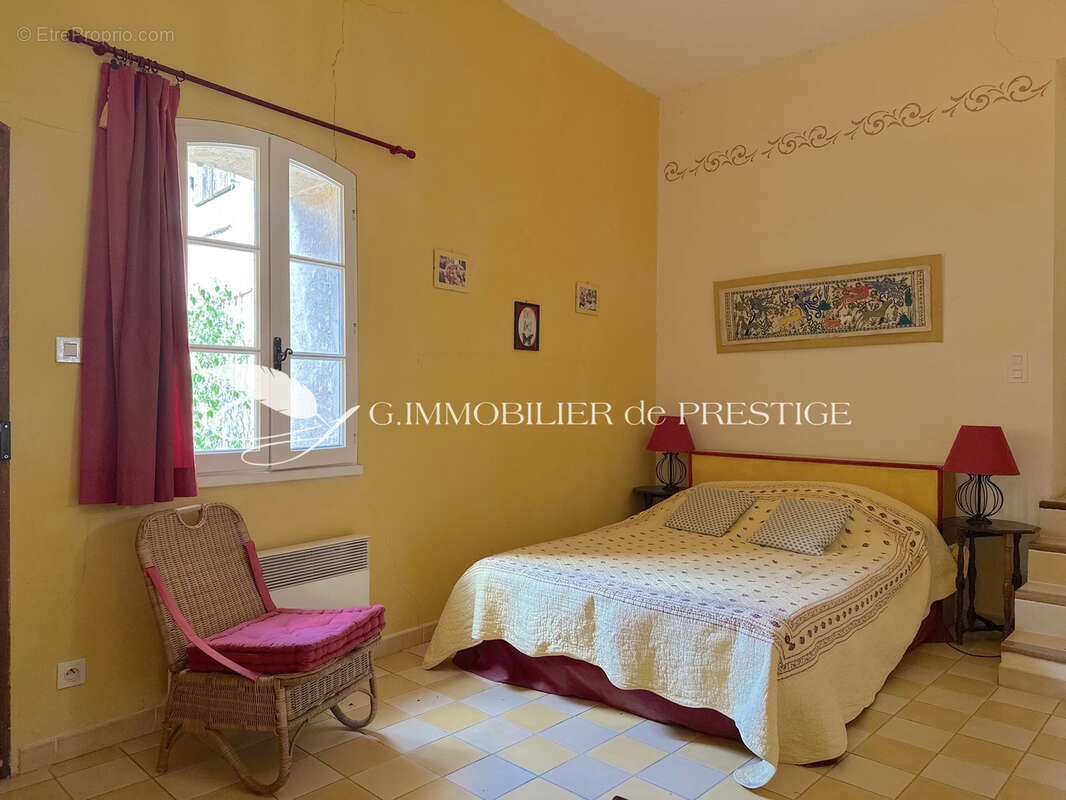 Une maison de village avec jardin, cour et dépendances - photo 23