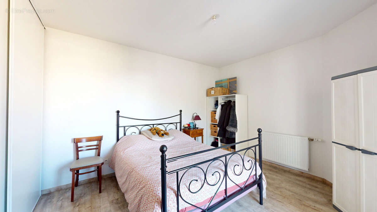 Appartement à BEAUZELLE