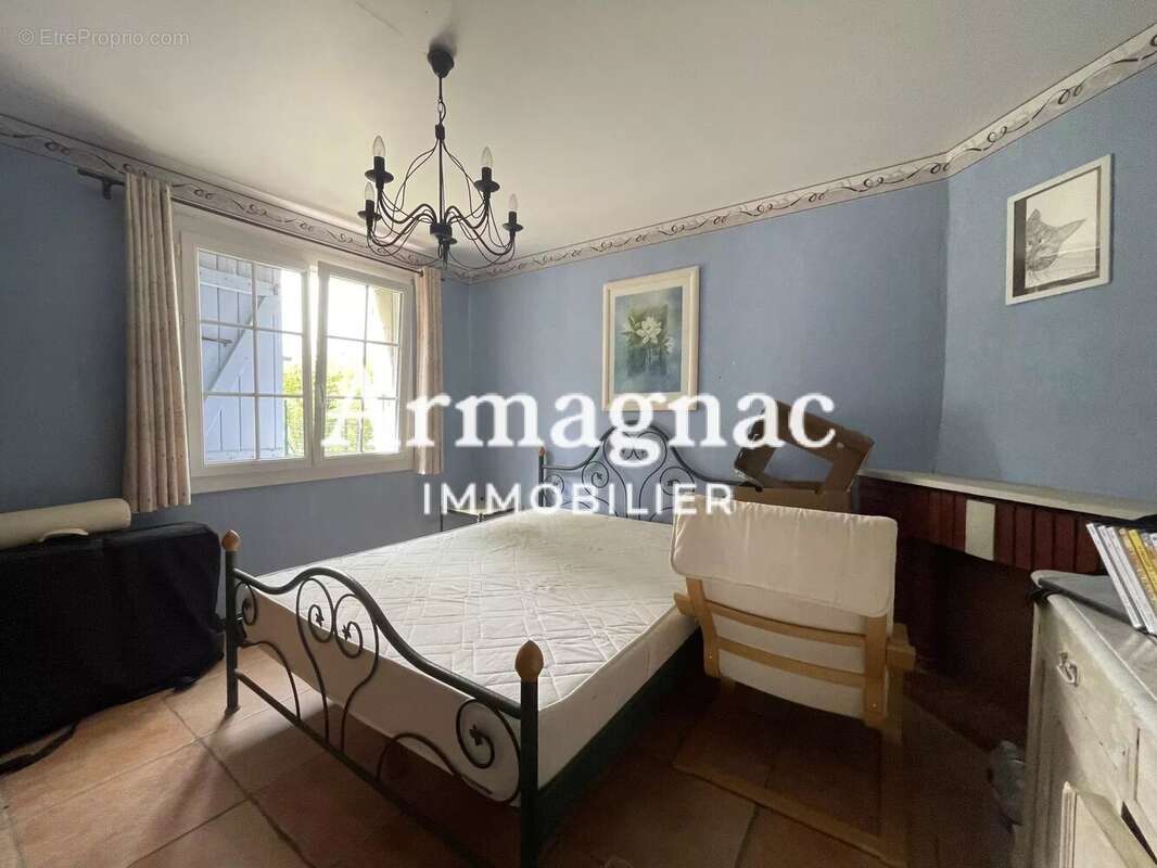 Maison à VIC-FEZENSAC