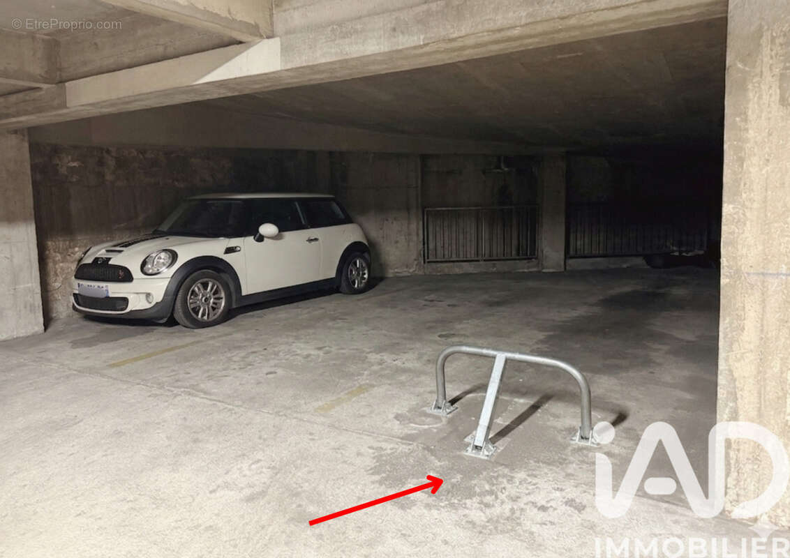 Photo 2 - Parking à PARIS-8E