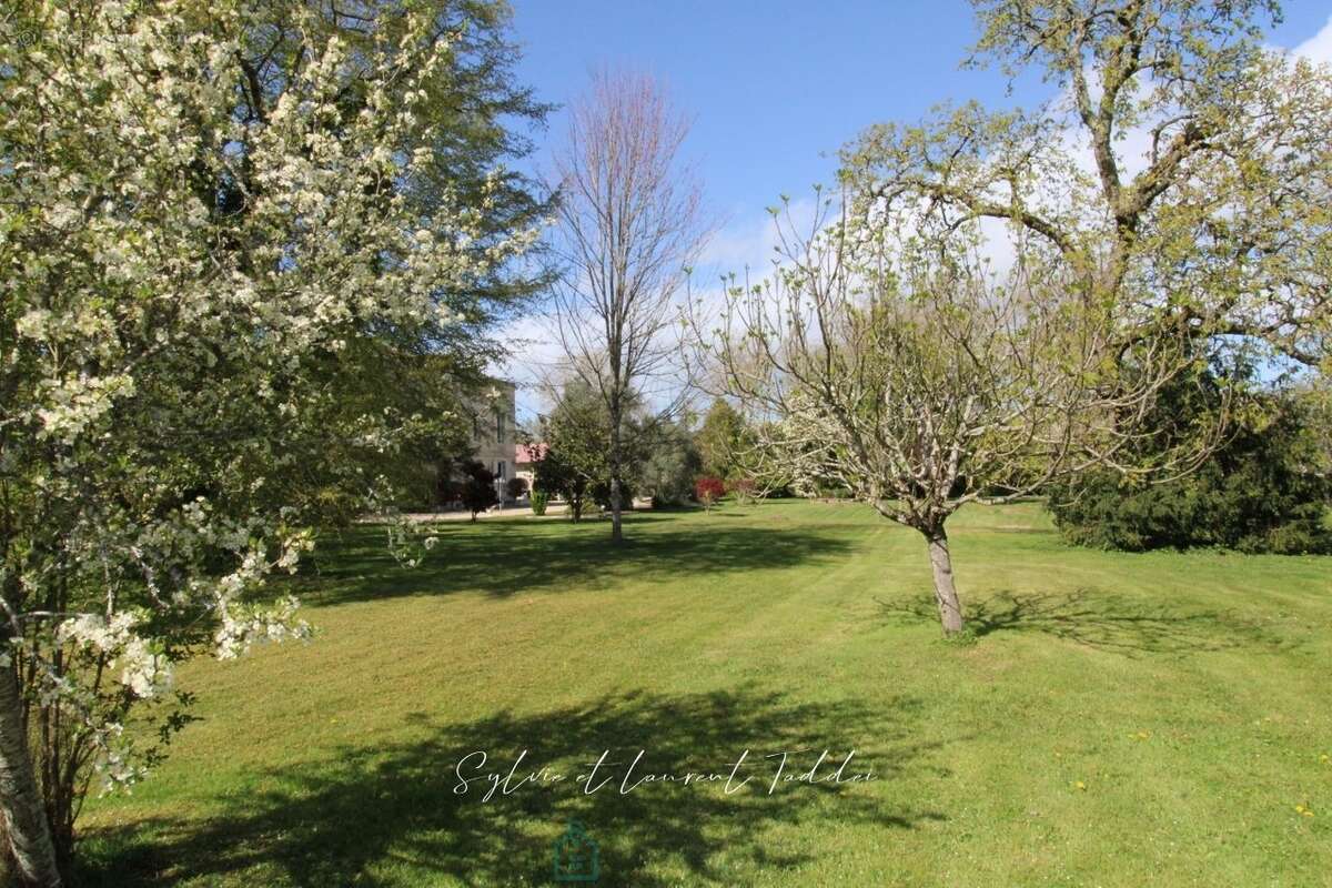Maison de maitre renovee et outil professionnel cle en main sur plus de 10 hectares - photo 13
