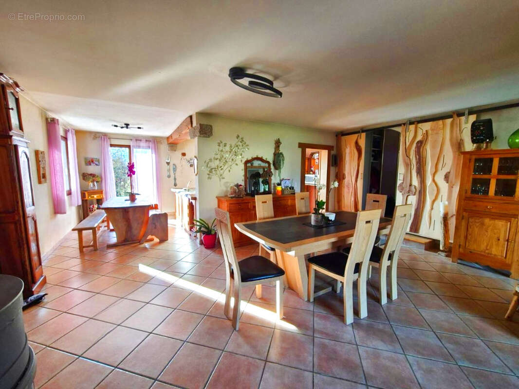 Maison à SCIENTRIER