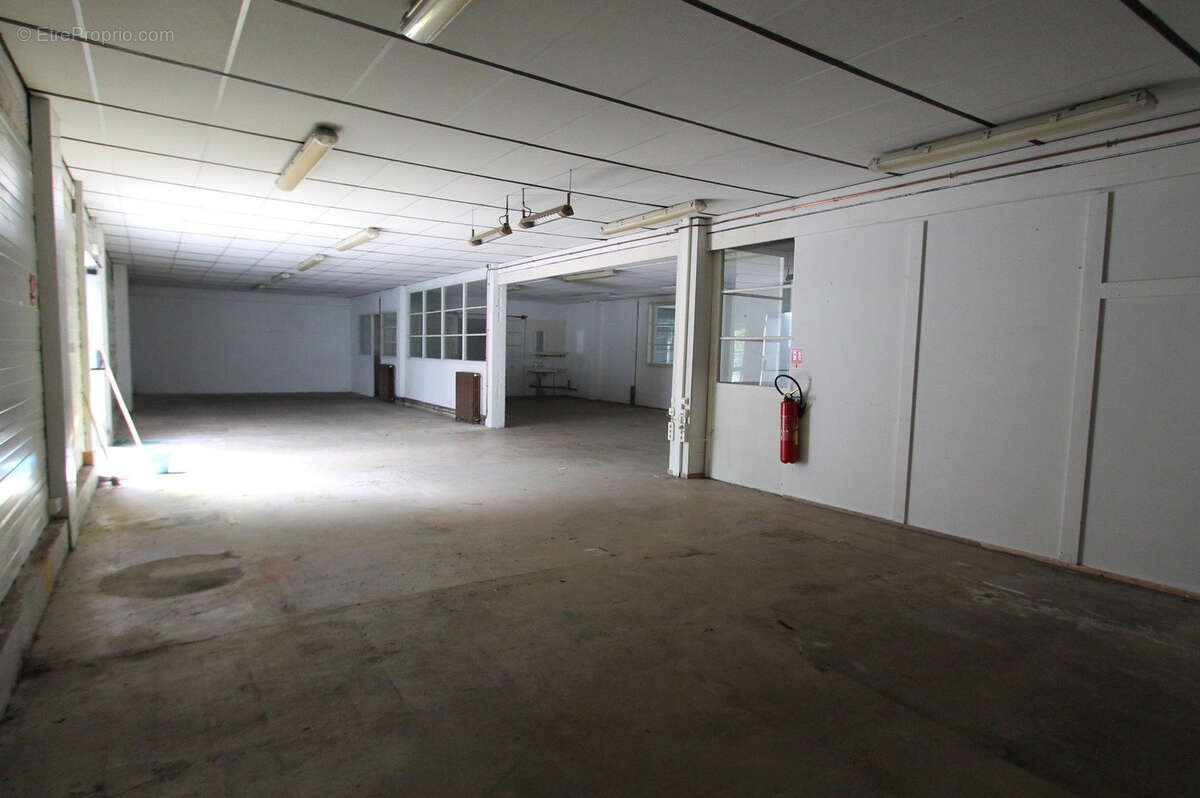 local commercial de 550 m2 avec 500 m2 de cour BOULOGNE SUR MER - photo 2