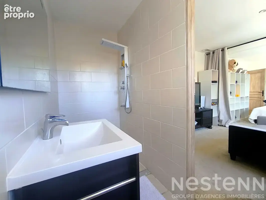 Villa de plain-pied de 158 m² avec studio, piscine et 1,5 hectare de terrain - photo 12