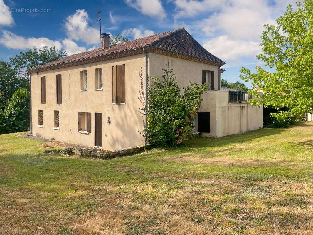  Maison familiale de 188 m² – De beaux volumes et un énorme potentiel ! - photo 5
