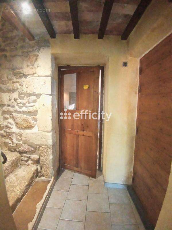 Maison à CAMARET-SUR-AIGUES