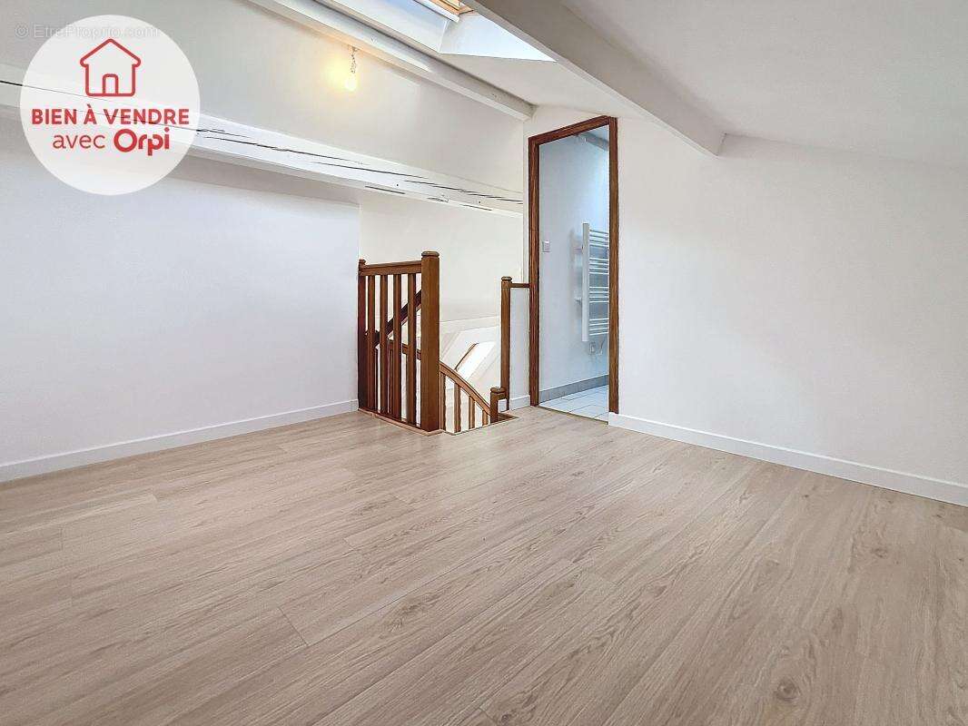 Appartement à JUZIERS