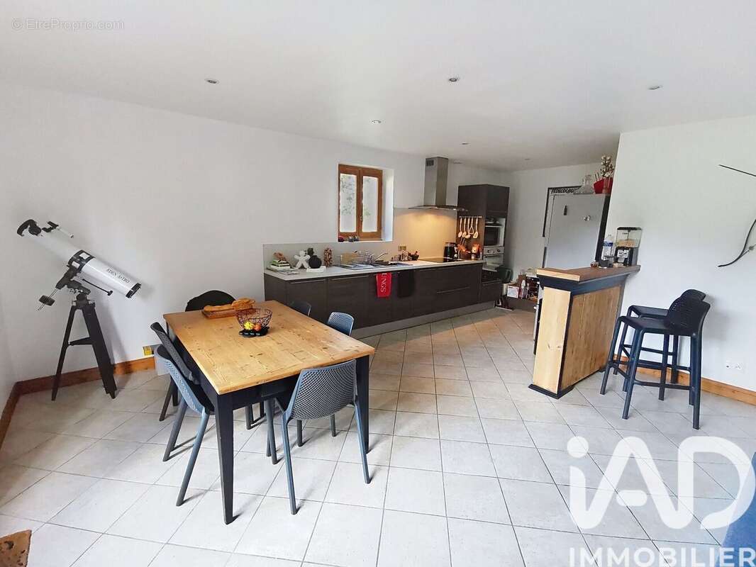 Maison 320 m² à Charras  - photo 4