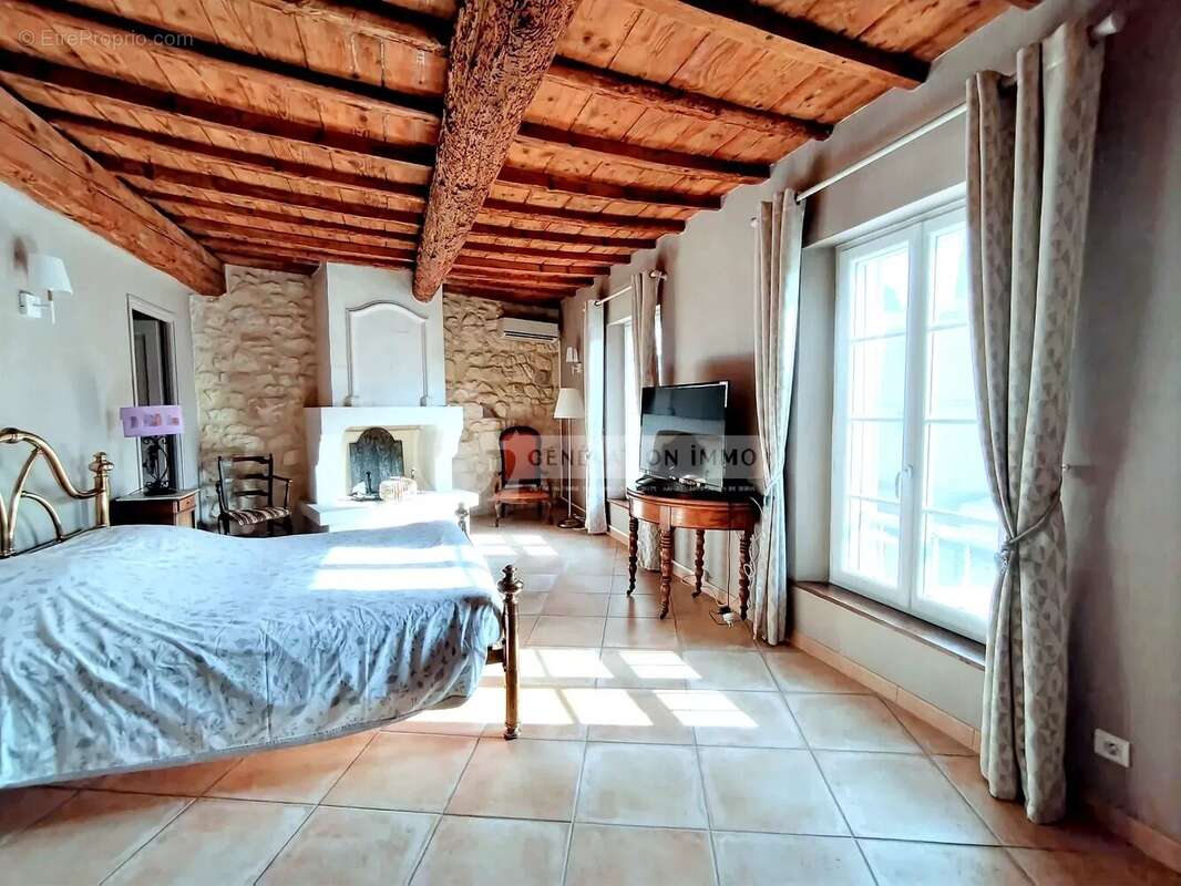 Mas de village au coeur de Fontvieille avec piscine et hangar - photo 10