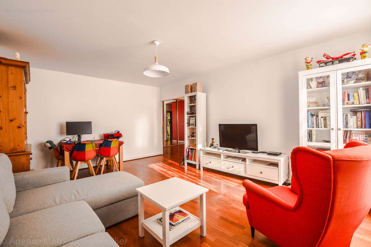 Appartement à COURBEVOIE