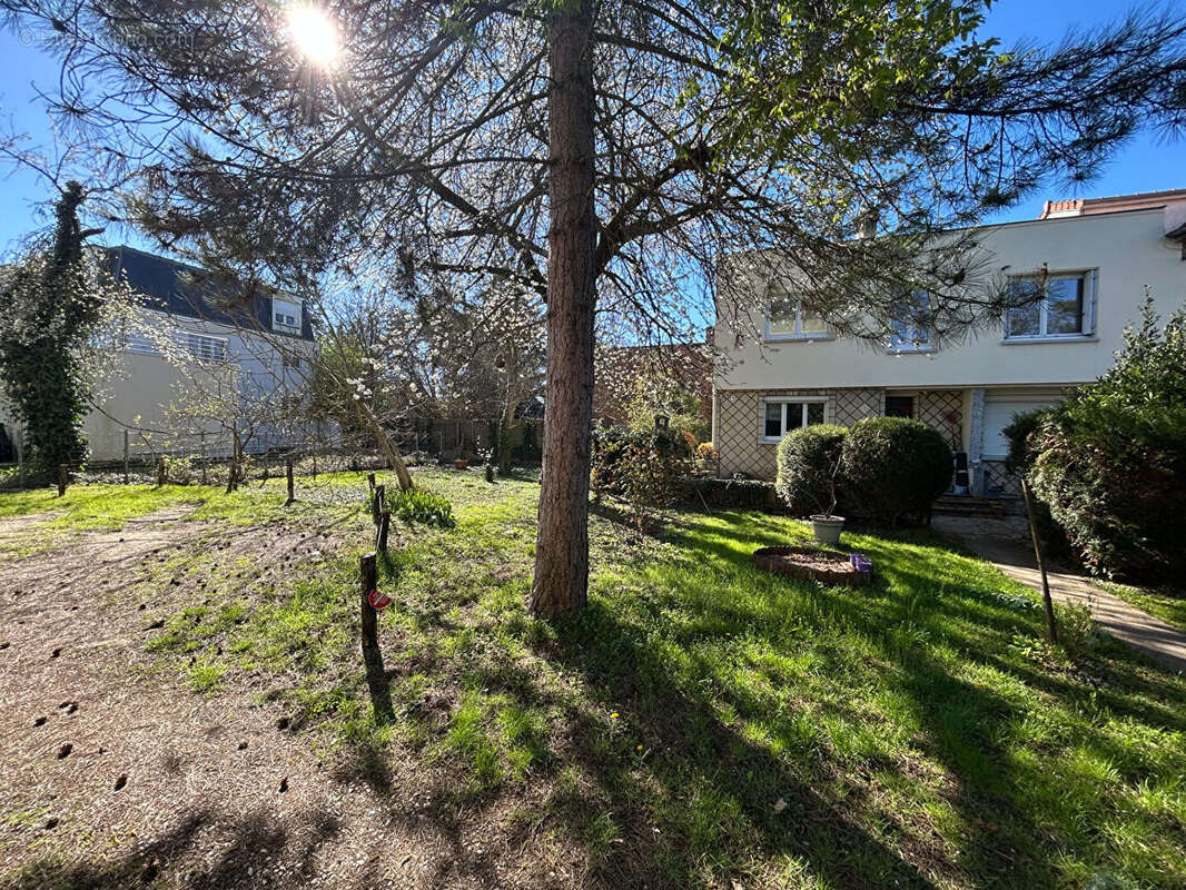 Appartement à L'HAY-LES-ROSES