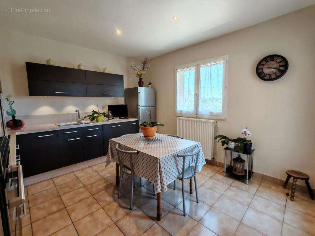 Maison à SAINT-PANTALEON-DE-LARCHE