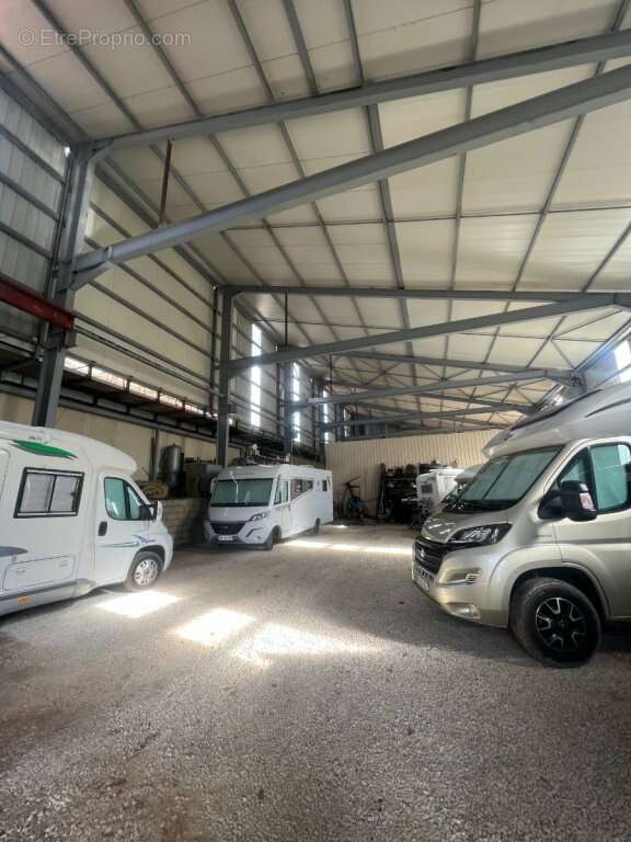 Commerce à SAINT-JEAN-DE-TREZY