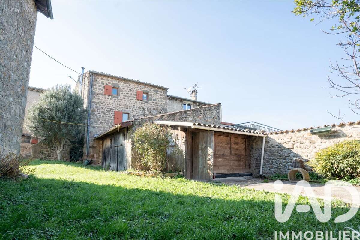 Maison 98 m² à Saint-Victor  - photo 3