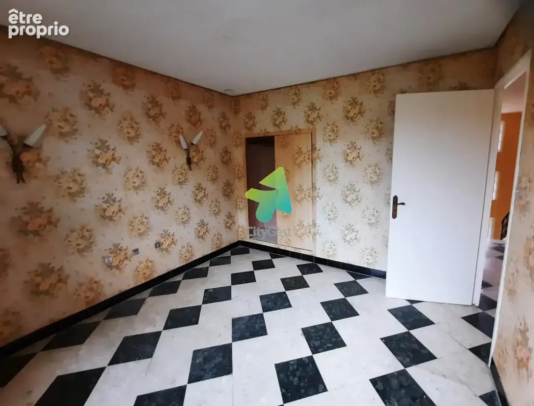 Villa t5 a renover avec jardin et garage - photo 12