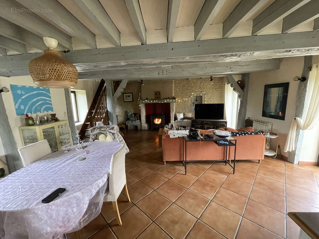 Maison à FONTAINE-LES-BASSETS