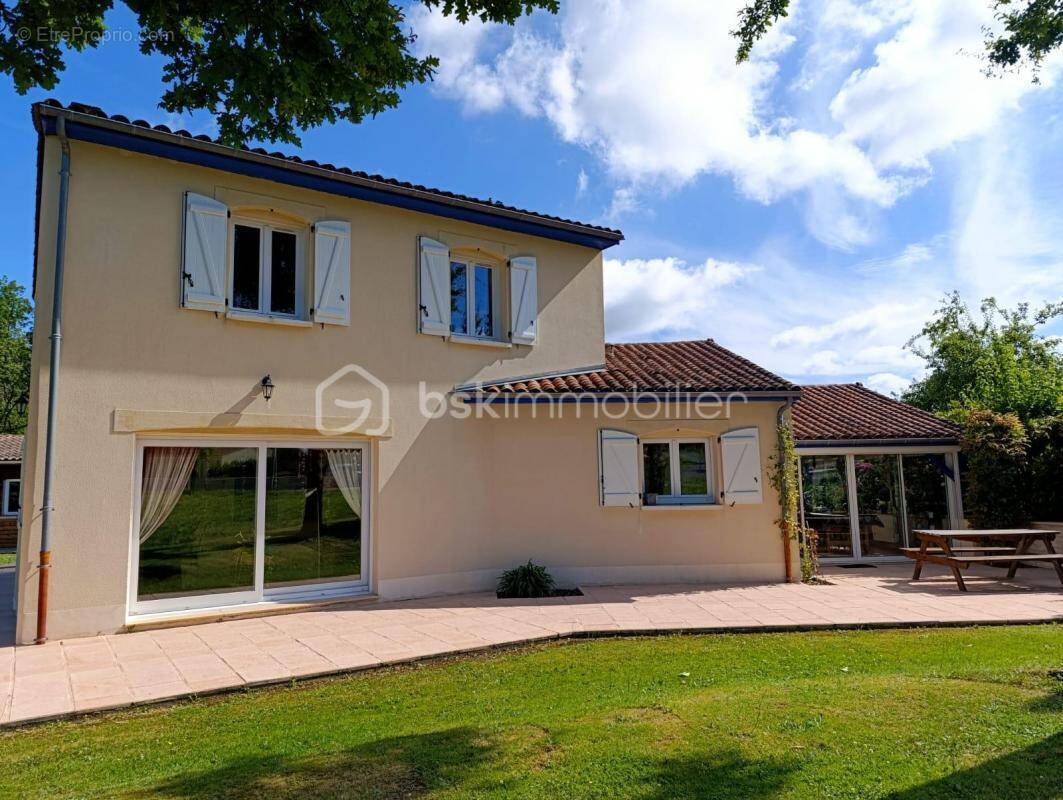 Maison à SAINT-LAURENT-SUR-MANOIRE