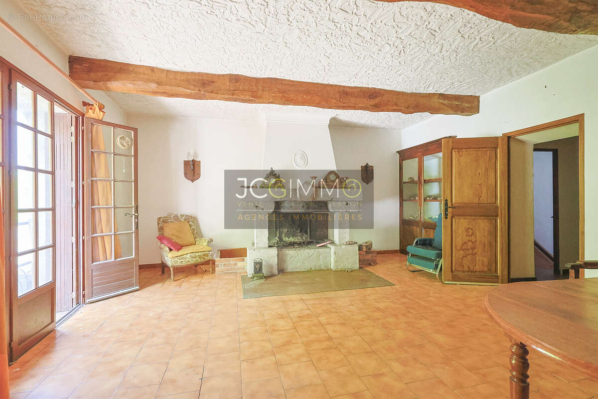 Bastide de 800m2 sur un terrain de 657m2 - photo 10