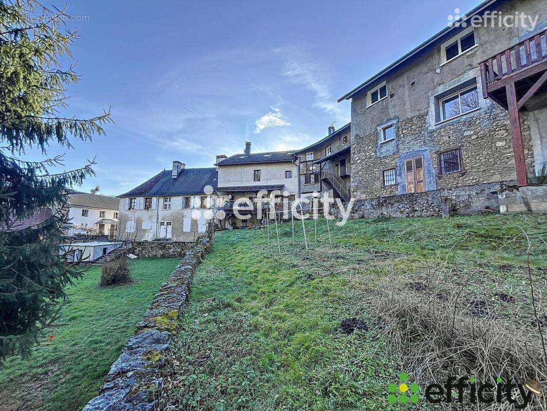 Maison à SAINT-GEOIRE-EN-VALDAINE