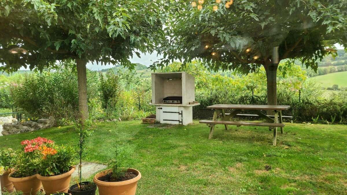 Maison à SAINTE-JULIETTE