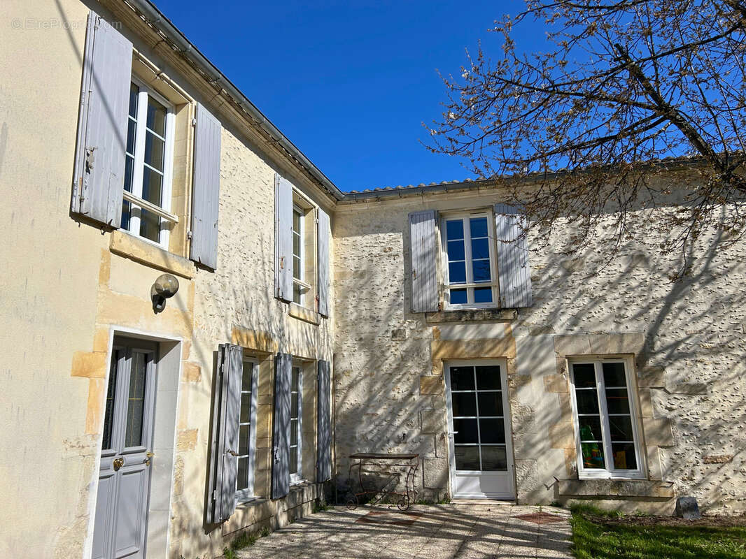 Maison à COGNAC