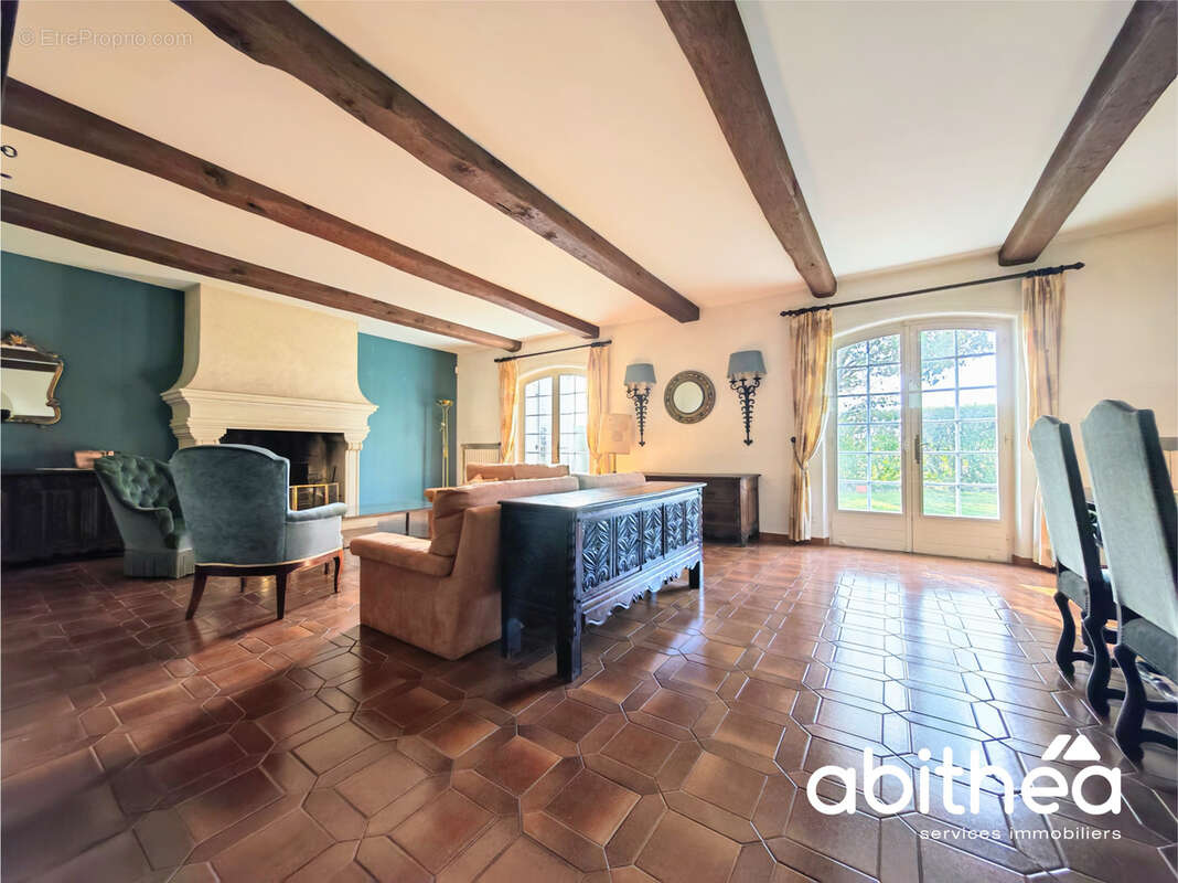 L’élégance d’une maison bourgeoise, les volumes d’une demeure familiale : 250 m2 à découvrir - photo 17