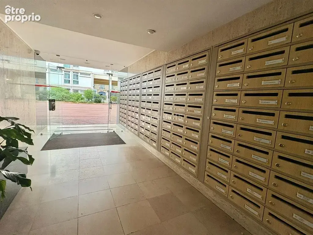 Village saint charles / bel appartement de 2 pieces / tres lumineux / parfait etat / cave / vue degagee / - photo 9