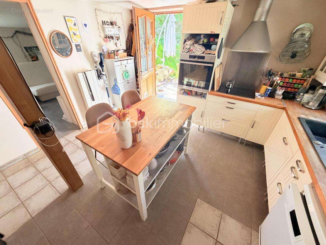 À vendre – Maison de plain-pied avec grand terrain dans un environnement très calme sans aucuns vis-à-vis - photo 9